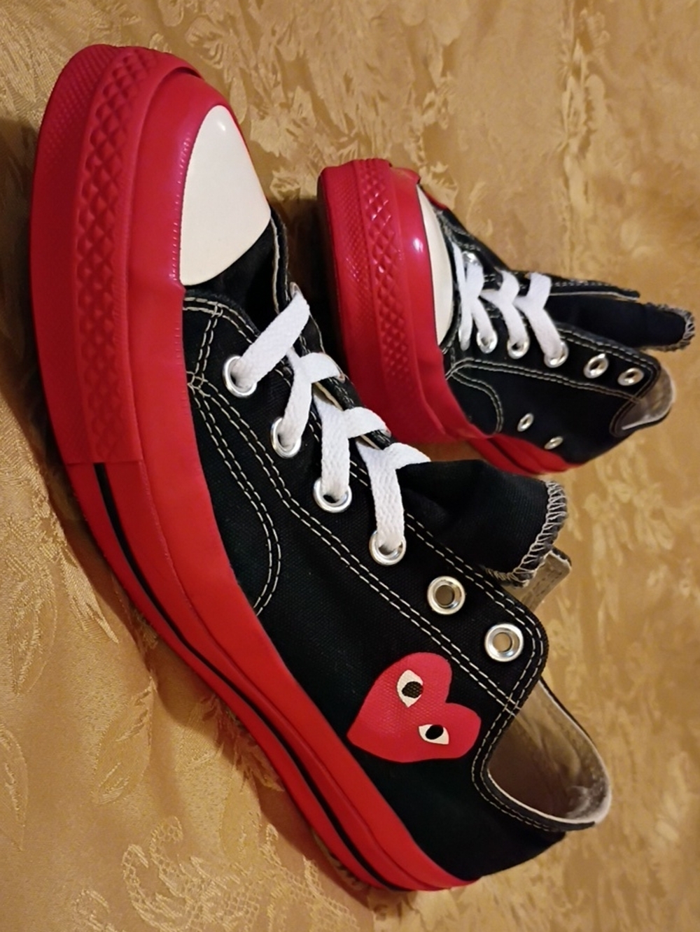 CONVERSE RARE, COMME DES GARCONS PLAY Red Heart Accent Women's 10.0 Men's 8.0